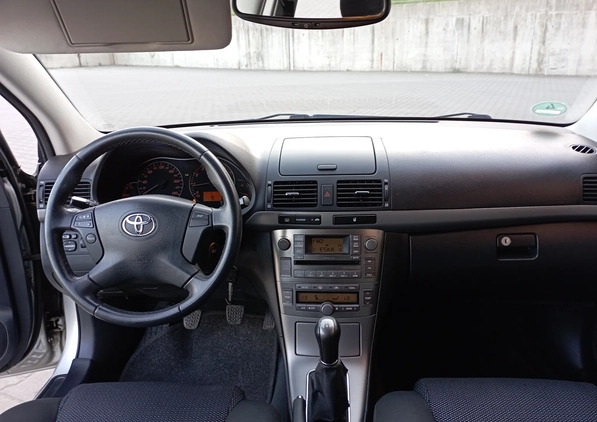 Toyota Avensis cena 17900 przebieg: 252123, rok produkcji 2008 z Stary Sącz małe 781